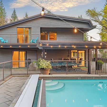 Cypress: Private Bedroom/Bathroom/Office, With Shared Pool, Hot Tub North Vancouver Exterior foto