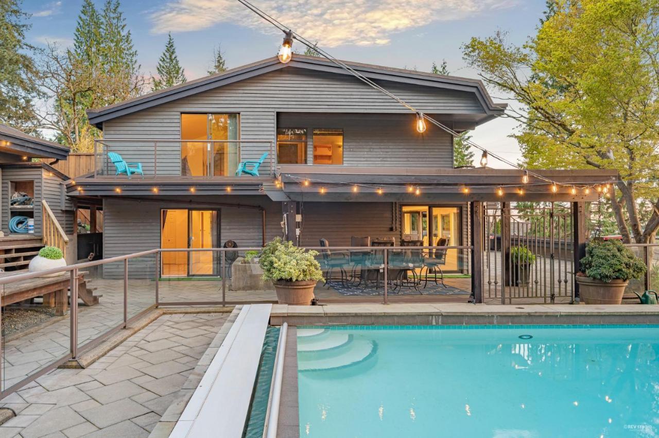 Cypress: Private Bedroom/Bathroom/Office, With Shared Pool, Hot Tub North Vancouver Exterior foto