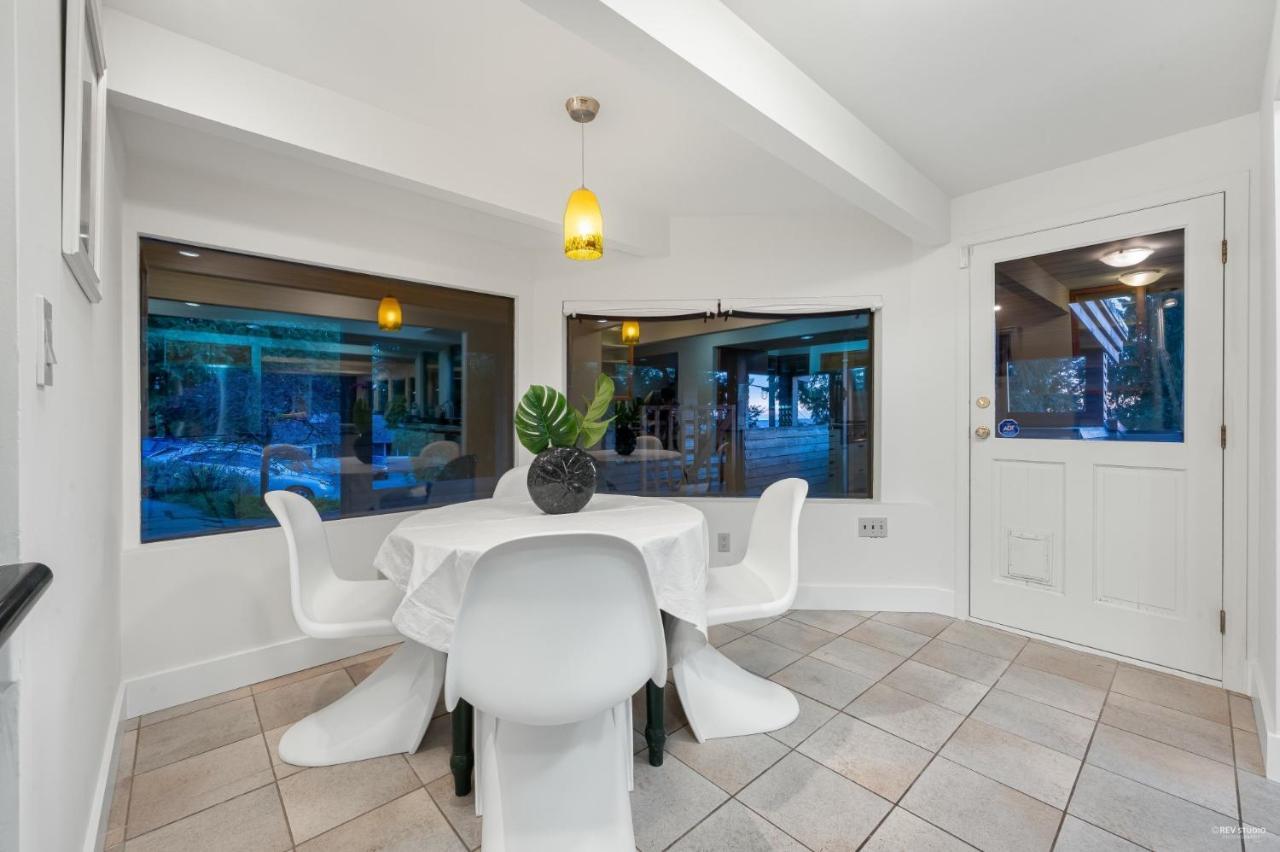 Cypress: Private Bedroom/Bathroom/Office, With Shared Pool, Hot Tub North Vancouver Exterior foto
