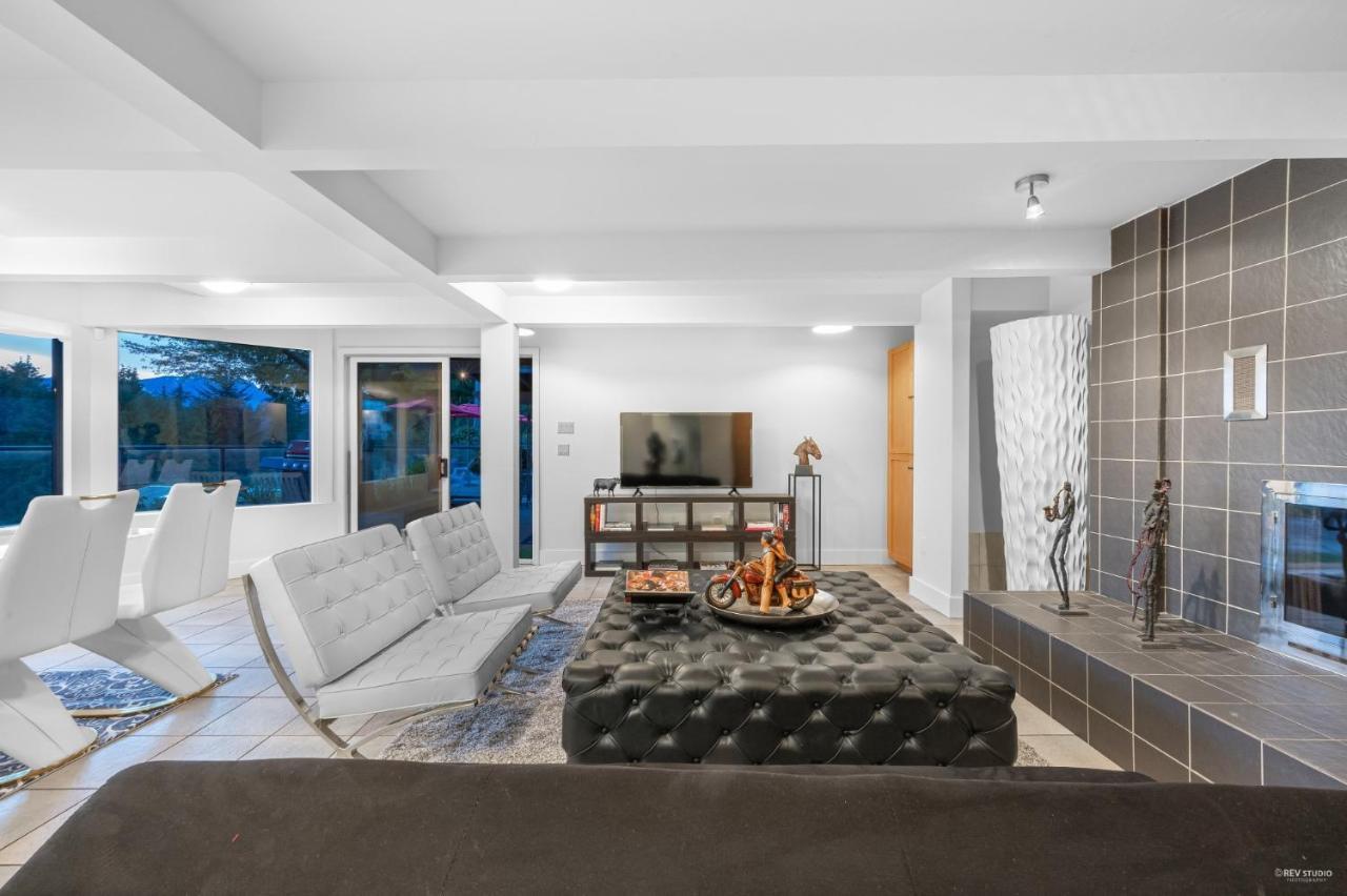 Cypress: Private Bedroom/Bathroom/Office, With Shared Pool, Hot Tub North Vancouver Exterior foto