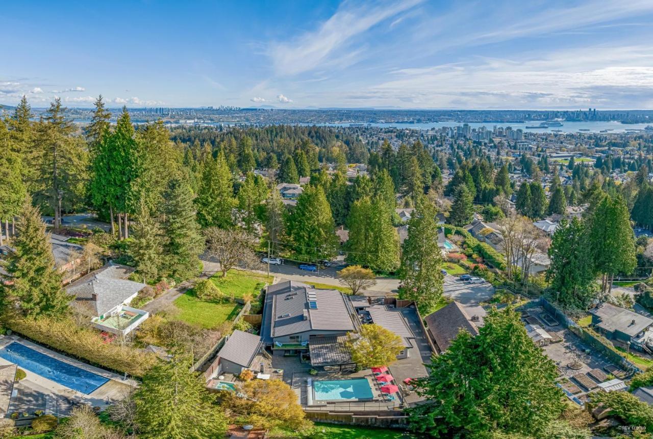 Cypress: Private Bedroom/Bathroom/Office, With Shared Pool, Hot Tub North Vancouver Exterior foto