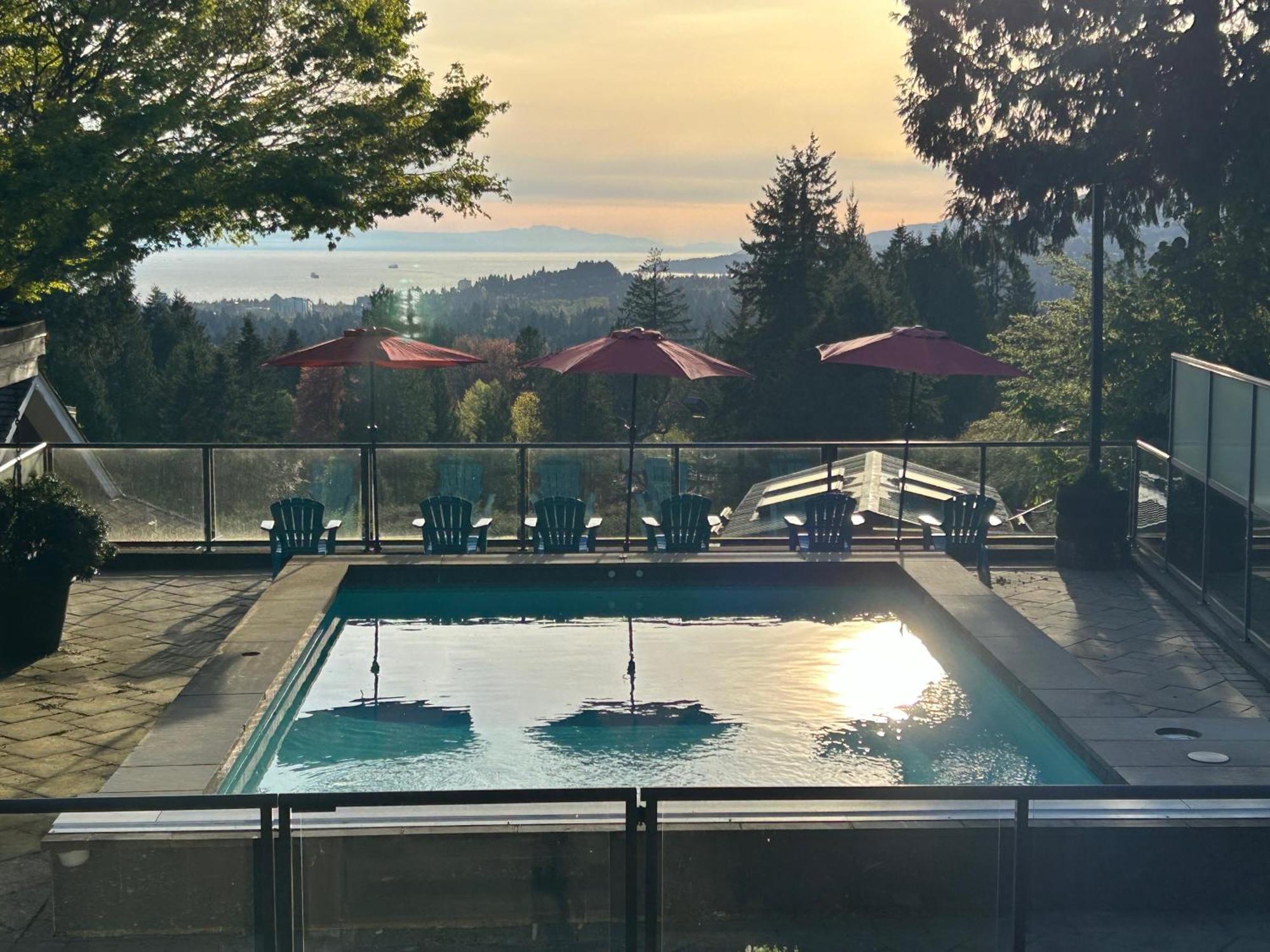 Cypress: Private Bedroom/Bathroom/Office, With Shared Pool, Hot Tub North Vancouver Exterior foto