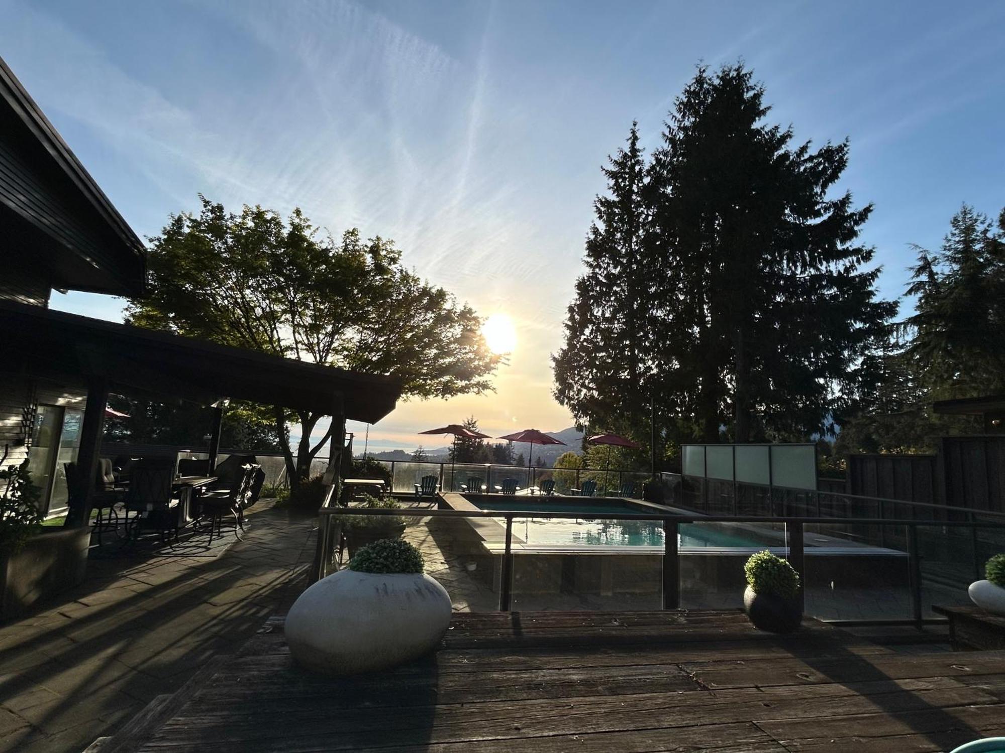 Cypress: Private Bedroom/Bathroom/Office, With Shared Pool, Hot Tub North Vancouver Exterior foto