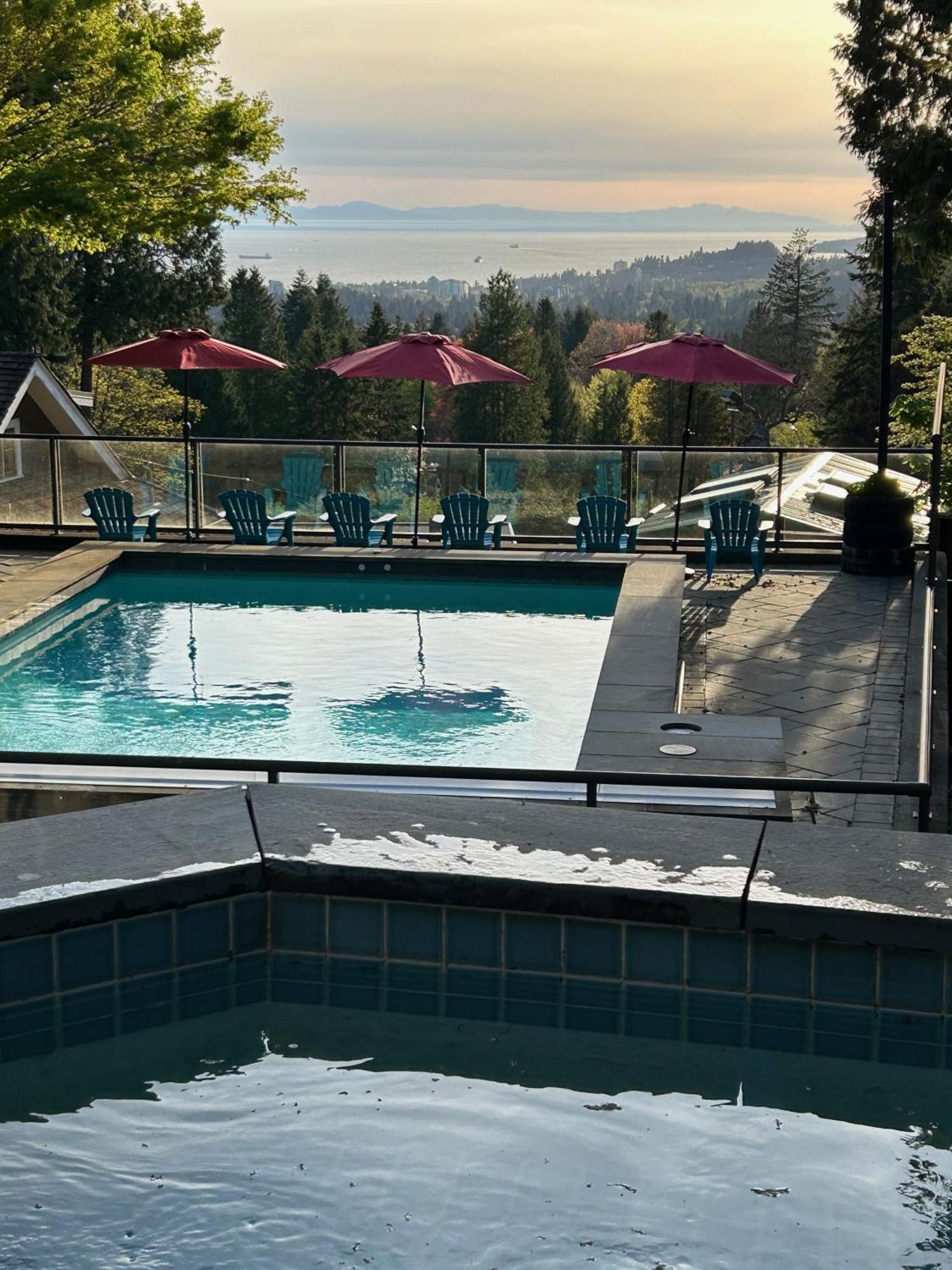 Cypress: Private Bedroom/Bathroom/Office, With Shared Pool, Hot Tub North Vancouver Exterior foto