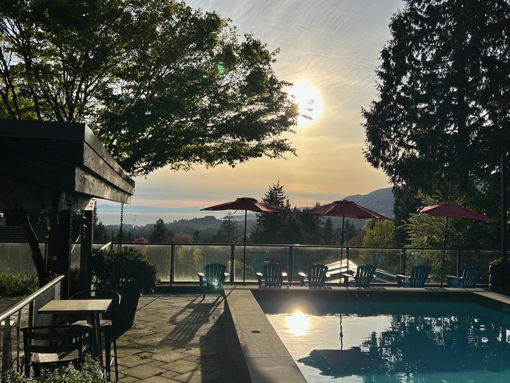 Cypress: Private Bedroom/Bathroom/Office, With Shared Pool, Hot Tub North Vancouver Exterior foto
