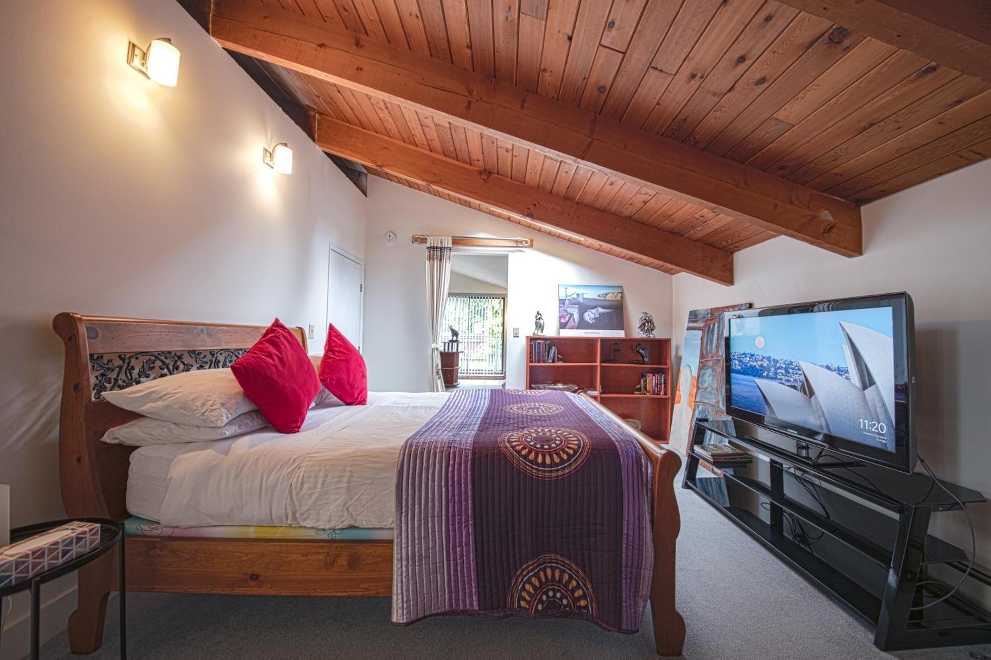 Cypress: Private Bedroom/Bathroom/Office, With Shared Pool, Hot Tub North Vancouver Exterior foto