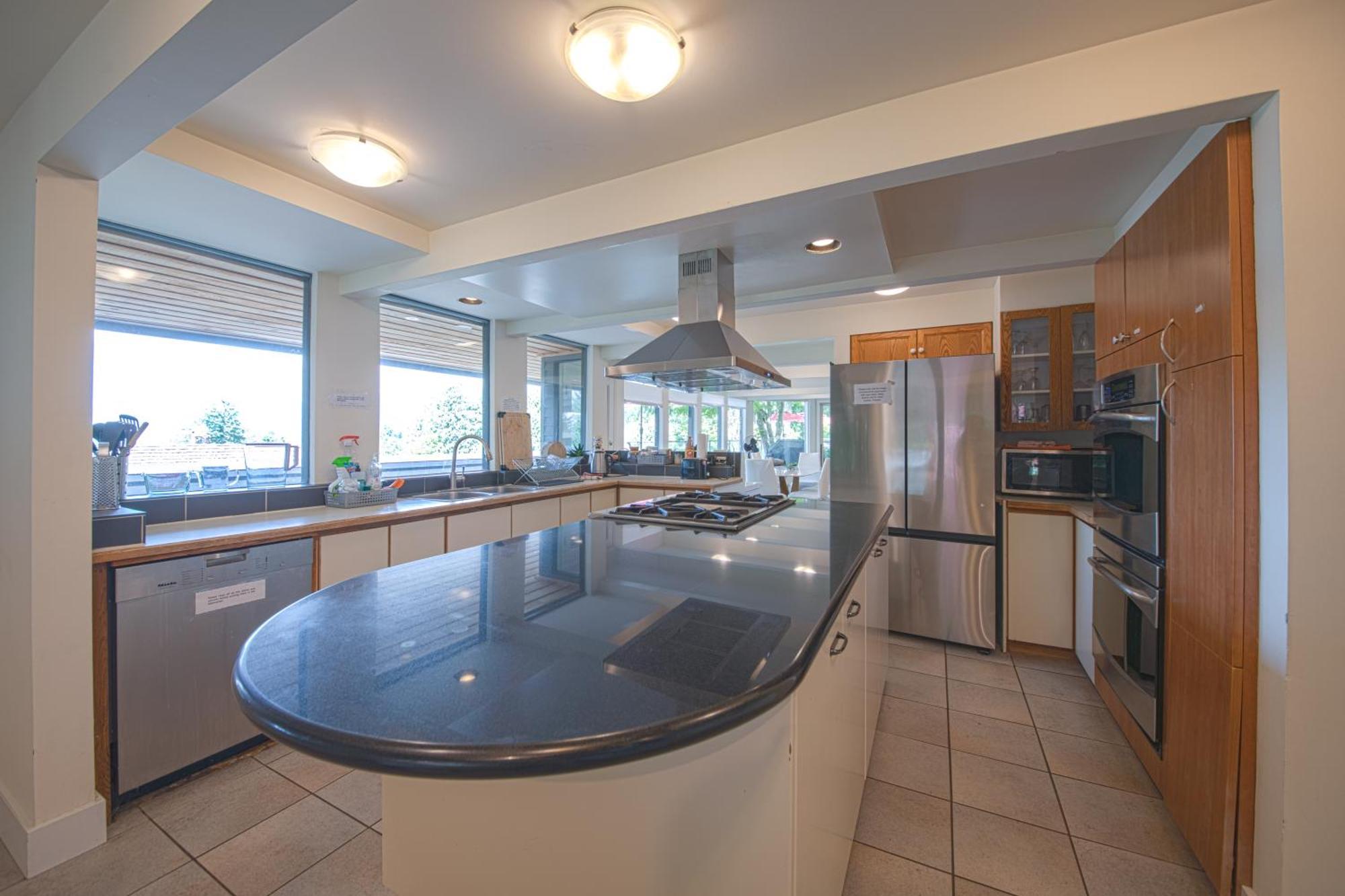 Cypress: Private Bedroom/Bathroom/Office, With Shared Pool, Hot Tub North Vancouver Exterior foto