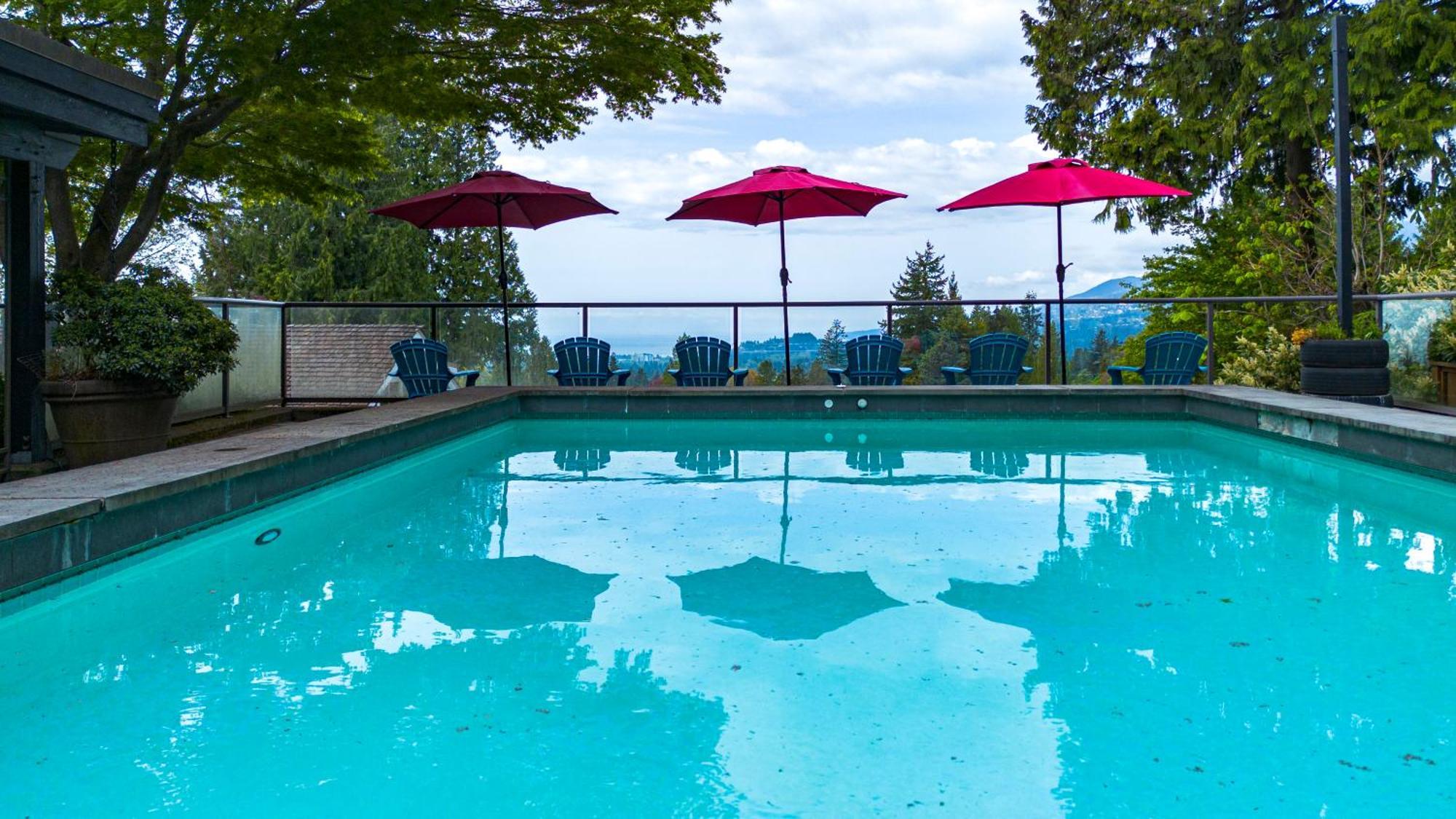 Cypress: Private Bedroom/Bathroom/Office, With Shared Pool, Hot Tub North Vancouver Exterior foto