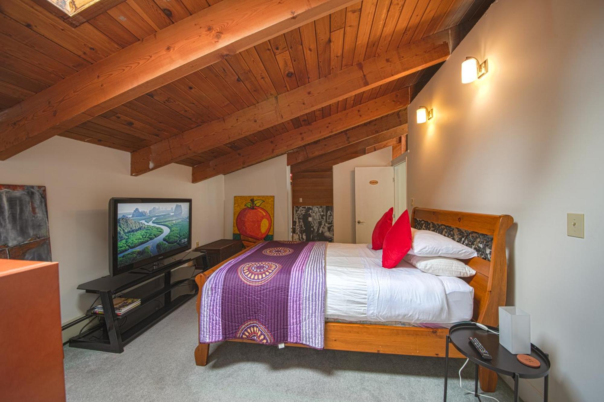 Cypress: Private Bedroom/Bathroom/Office, With Shared Pool, Hot Tub North Vancouver Exterior foto