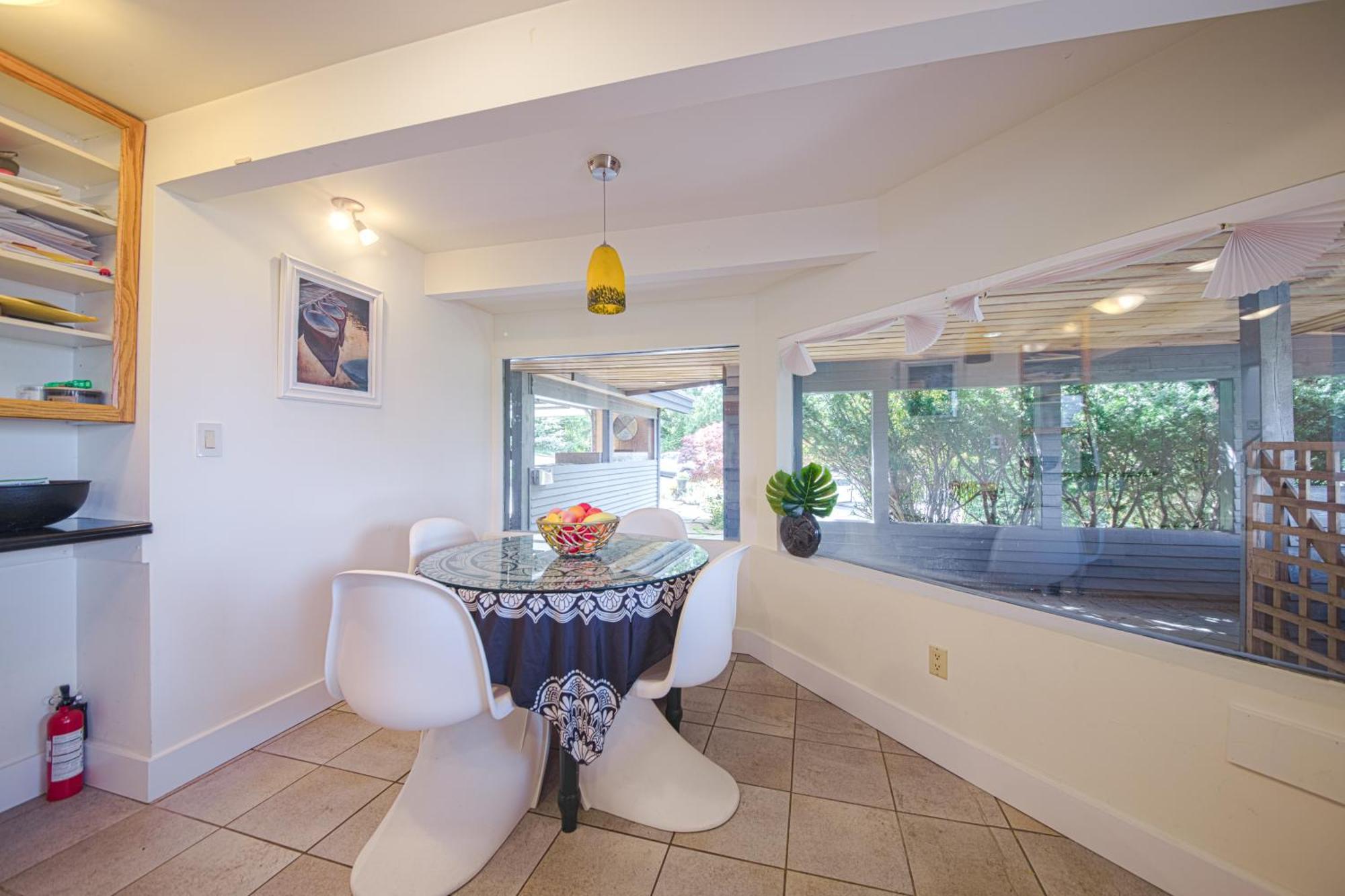 Cypress: Private Bedroom/Bathroom/Office, With Shared Pool, Hot Tub North Vancouver Exterior foto