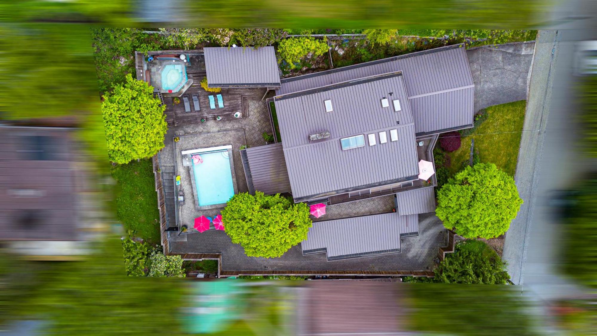 Cypress: Private Bedroom/Bathroom/Office, With Shared Pool, Hot Tub North Vancouver Exterior foto